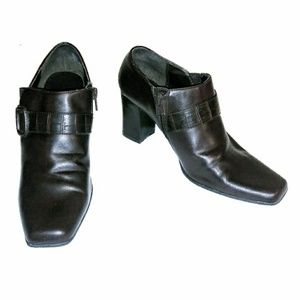 G.H. Bass: Bass-Cher Dark Brown Ankle Booties Sz 7